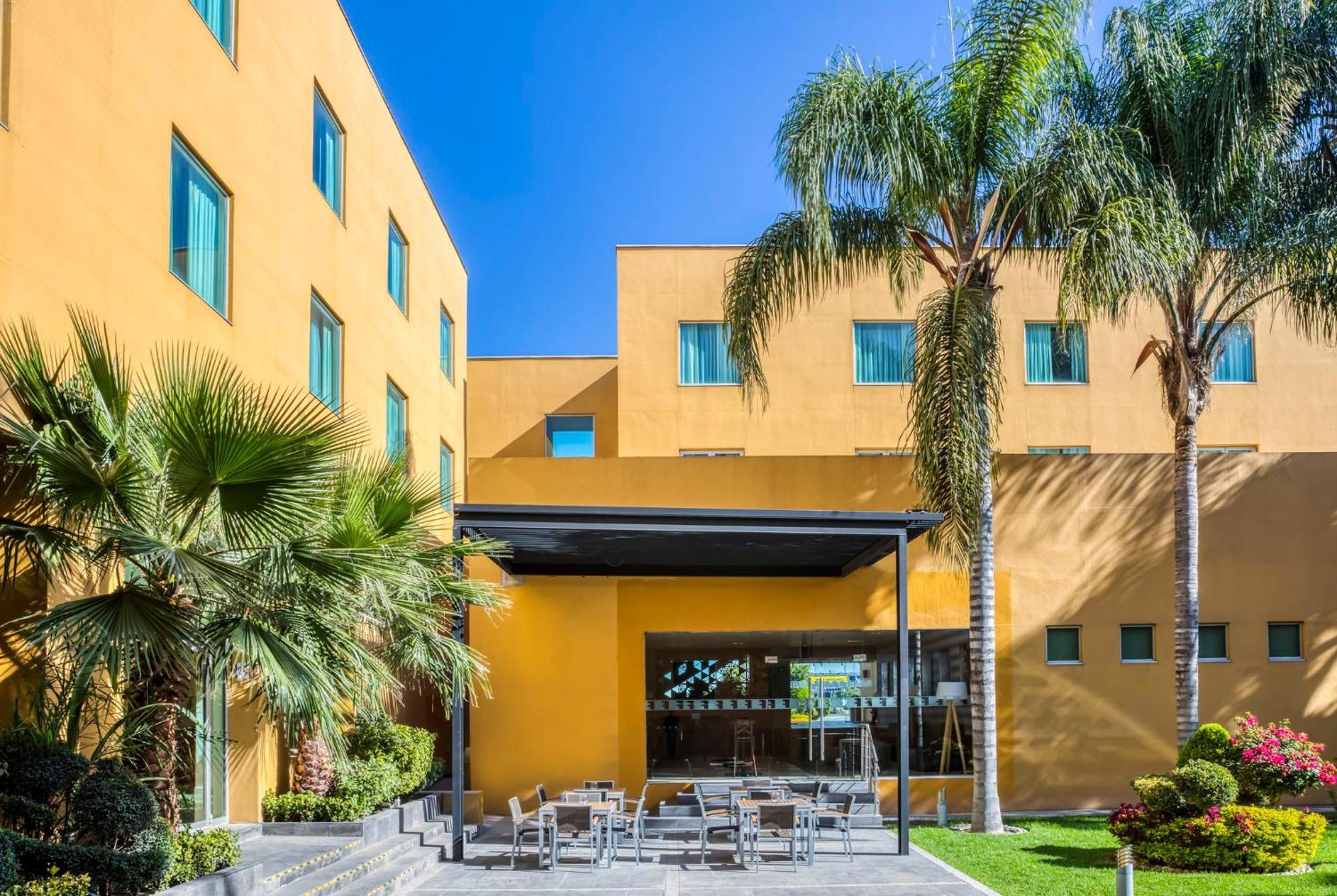 Fiesta Inn Express San Luis Potosi Oriente Exterior photo