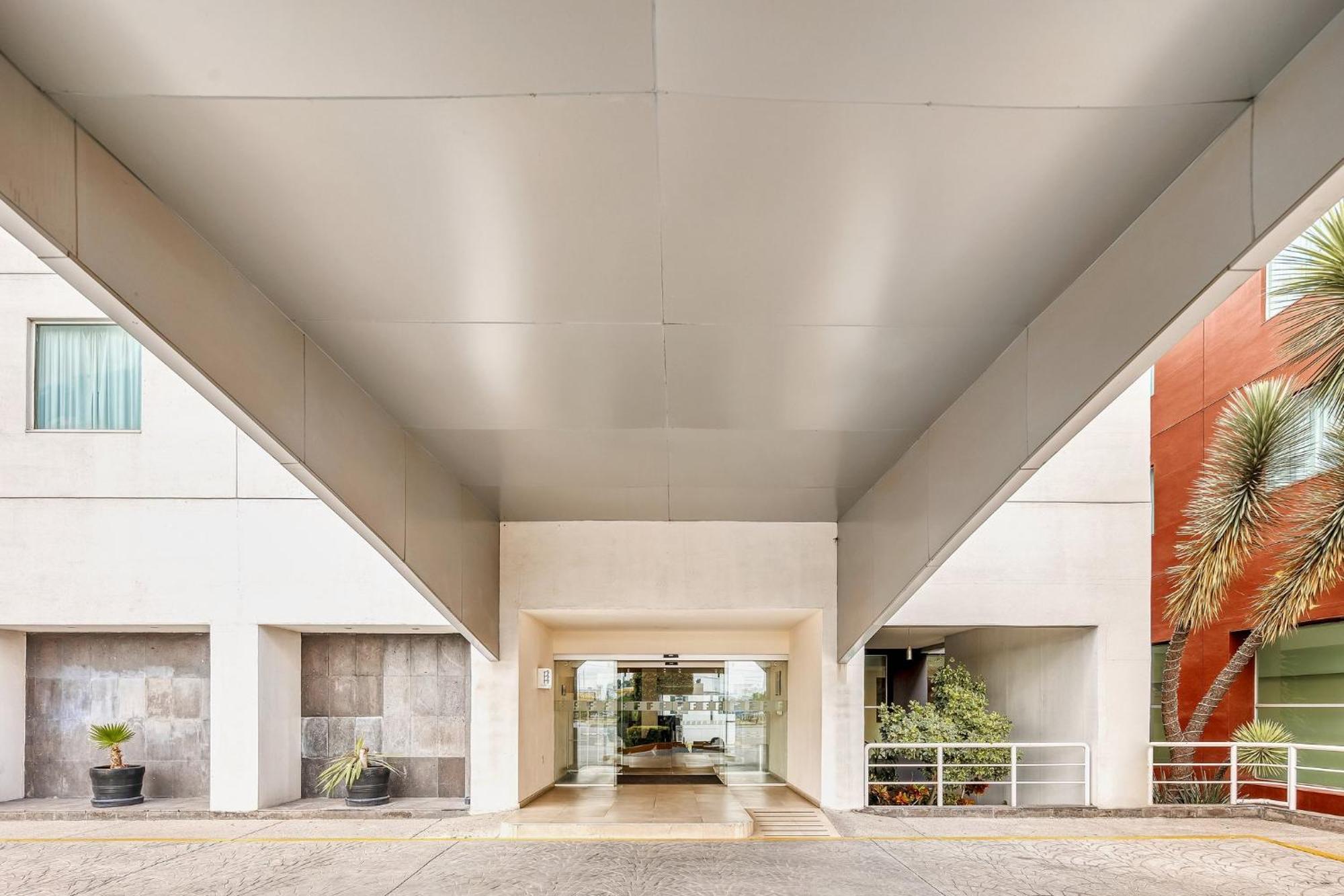 Fiesta Inn Express San Luis Potosi Oriente Exterior photo