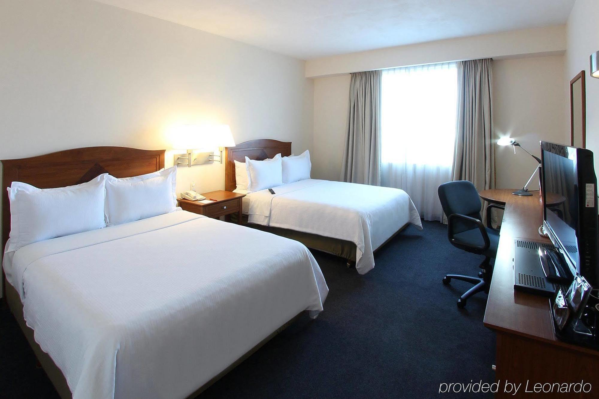 Fiesta Inn Express San Luis Potosi Oriente Exterior photo