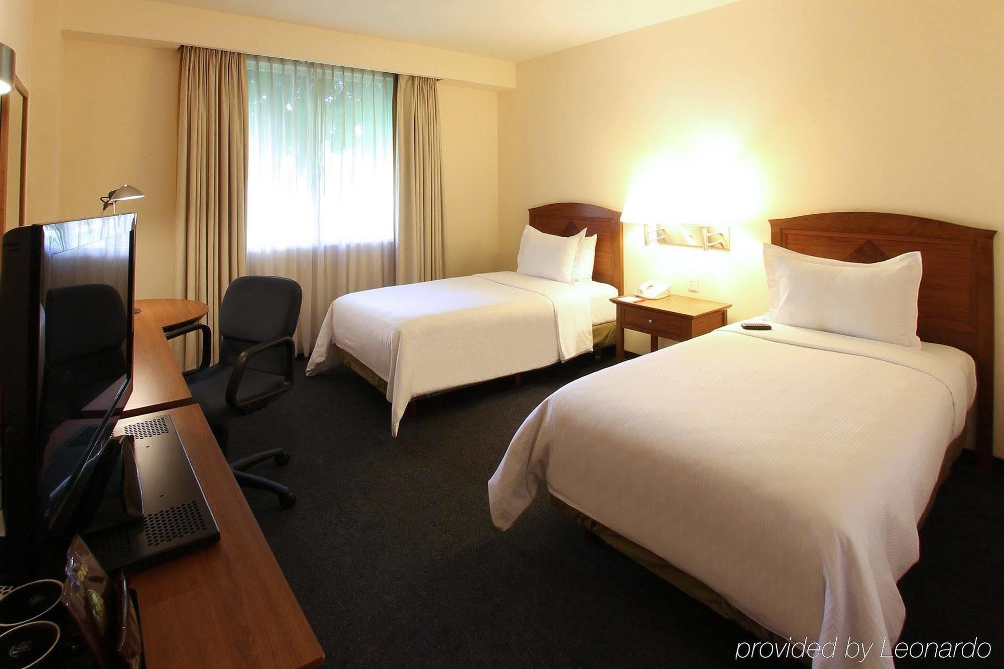 Fiesta Inn Express San Luis Potosi Oriente Exterior photo