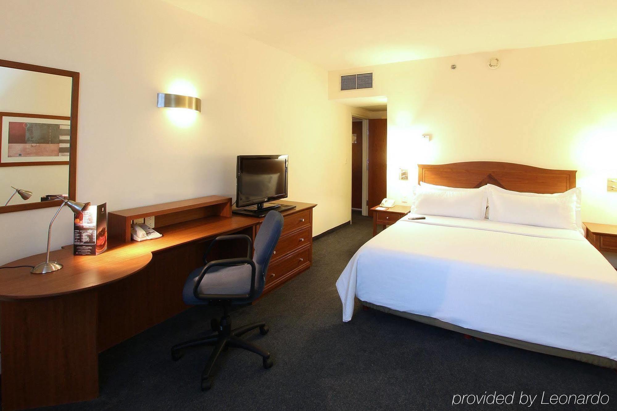 Fiesta Inn Express San Luis Potosi Oriente Exterior photo